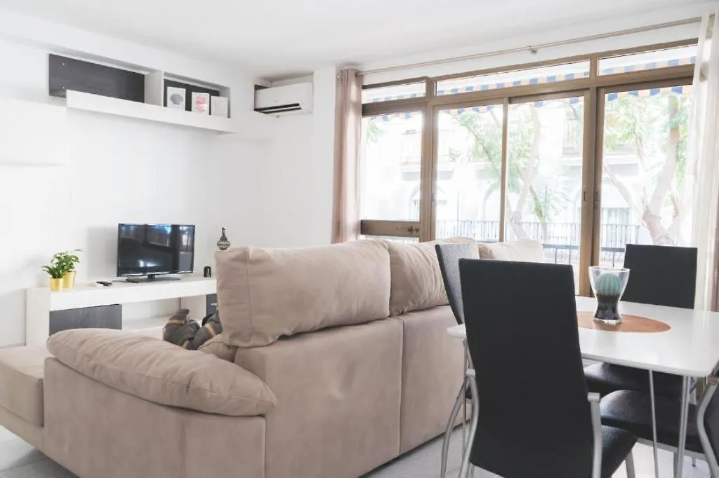Apartment Beautiful Coastal 3-Bedroom - 1 Minute Away From Fuengirola Beach Spain