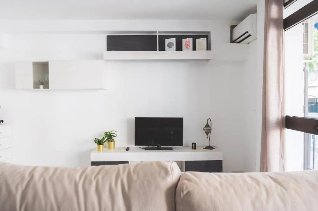 Beautiful Coastal 3-Bedroom - 1 Minute Away From Fuengirola Beach