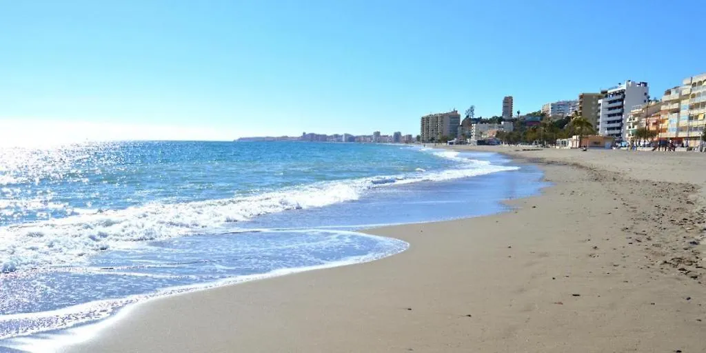 Apartment Beautiful Coastal 3-Bedroom - 1 Minute Away From Fuengirola Beach