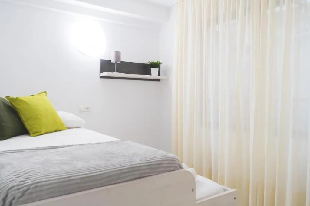Apartment Beautiful Coastal 3-Bedroom - 1 Minute Away From Fuengirola Beach Spain