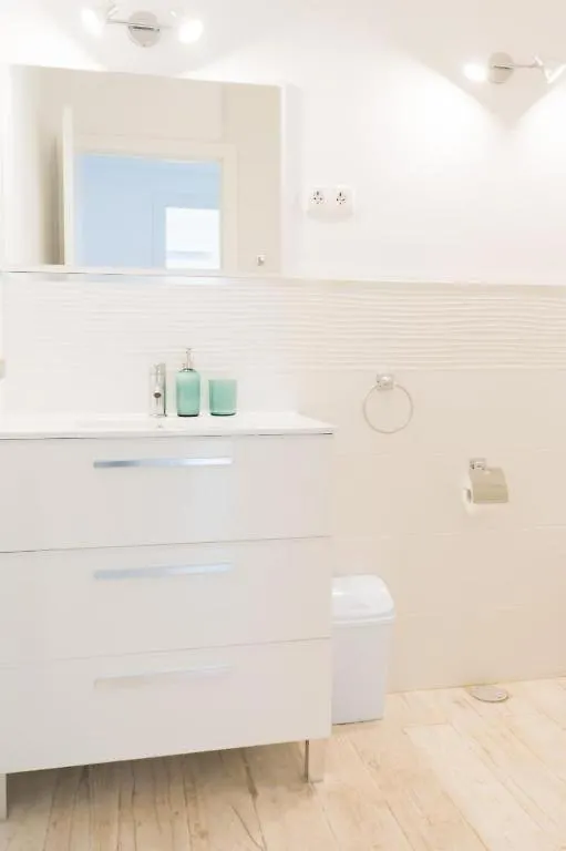 Apartment Beautiful Coastal 3-Bedroom - 1 Minute Away From Fuengirola Beach